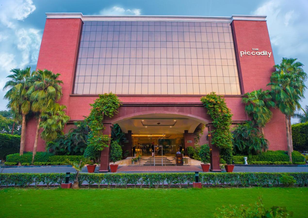 The Piccadily Hotel Lucknow Esterno foto