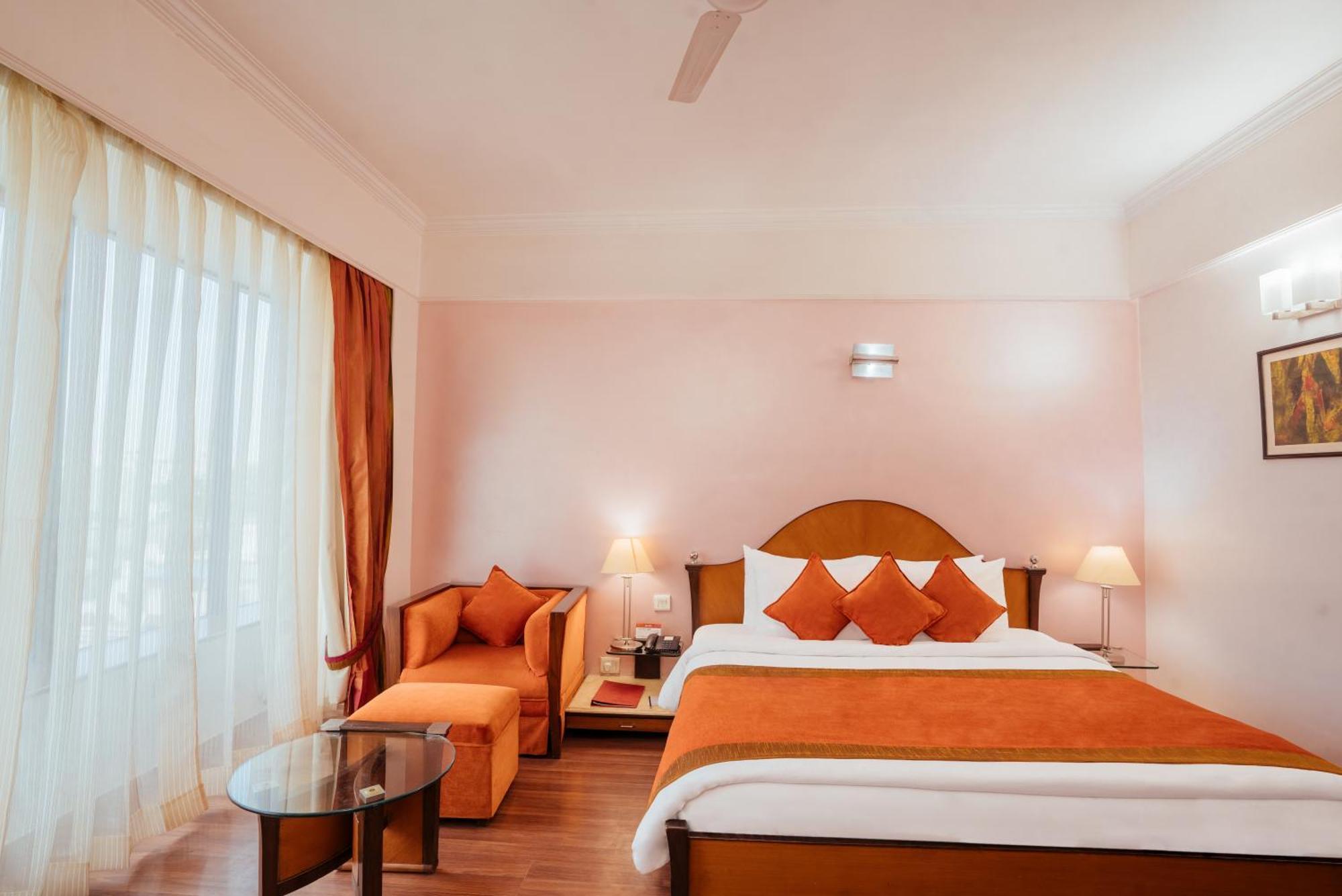 Hotel The Piccadily Lucknow Esterno foto