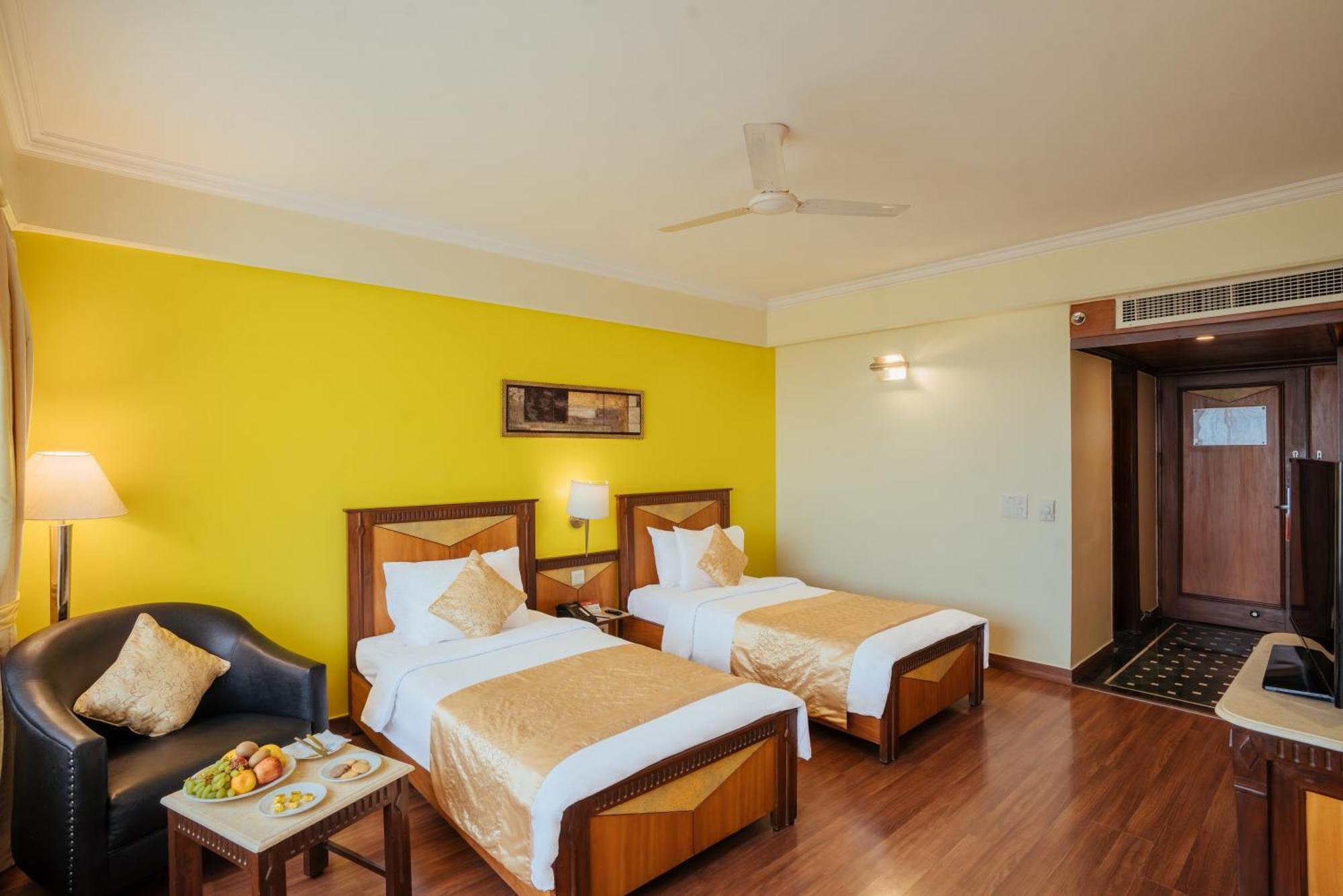 Hotel The Piccadily Lucknow Esterno foto