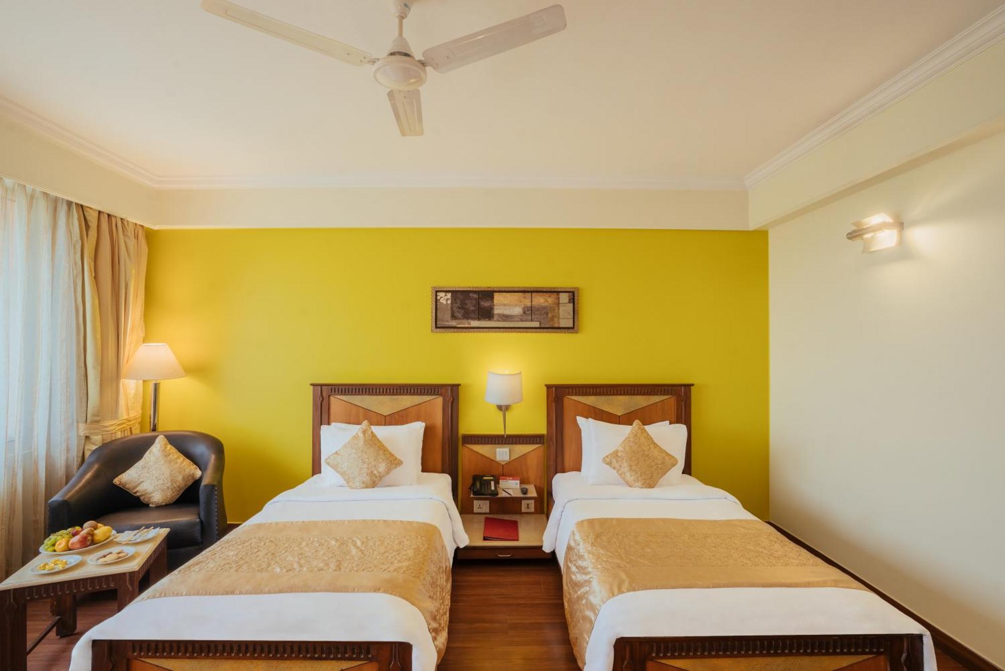 Hotel The Piccadily Lucknow Esterno foto