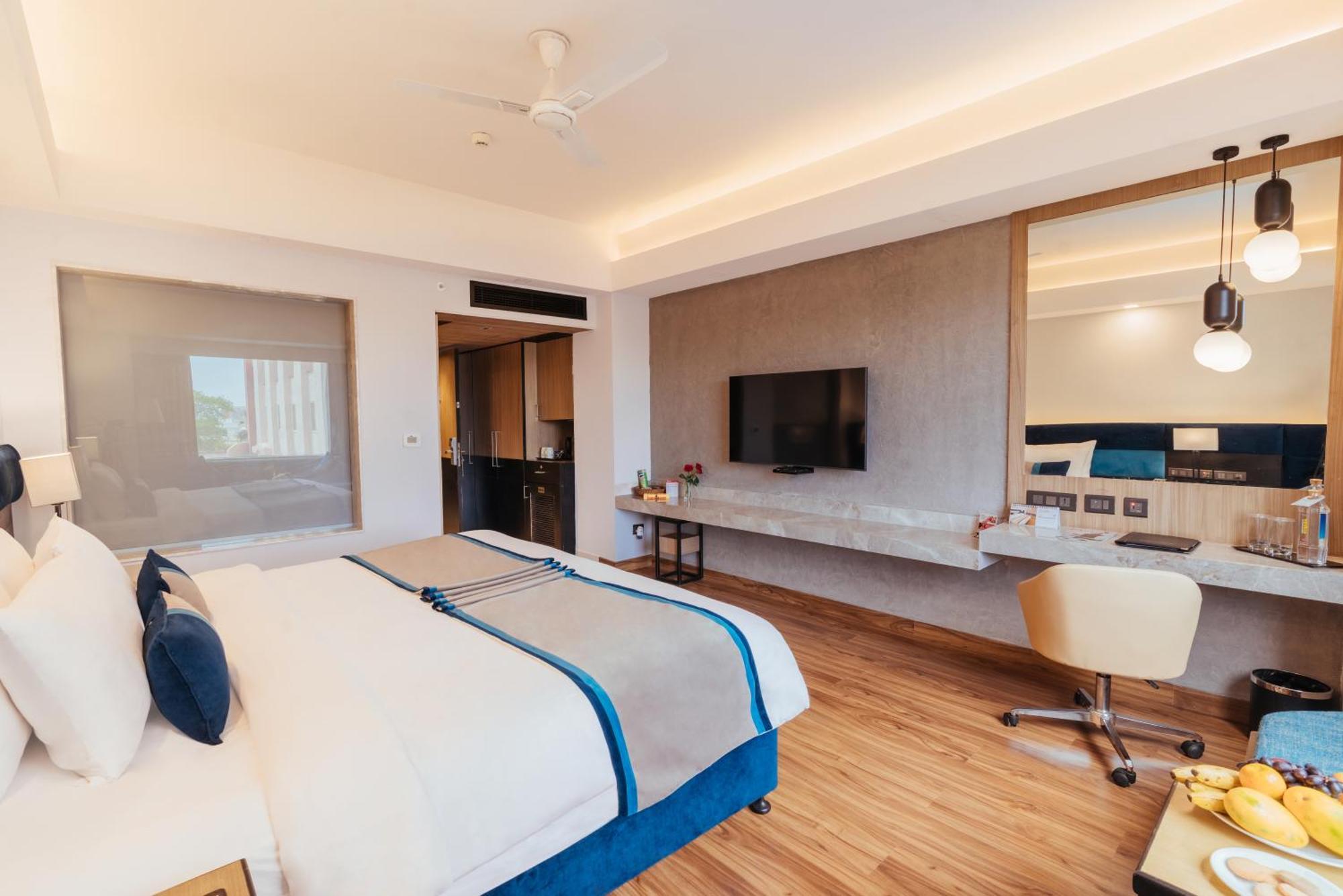 Hotel The Piccadily Lucknow Esterno foto