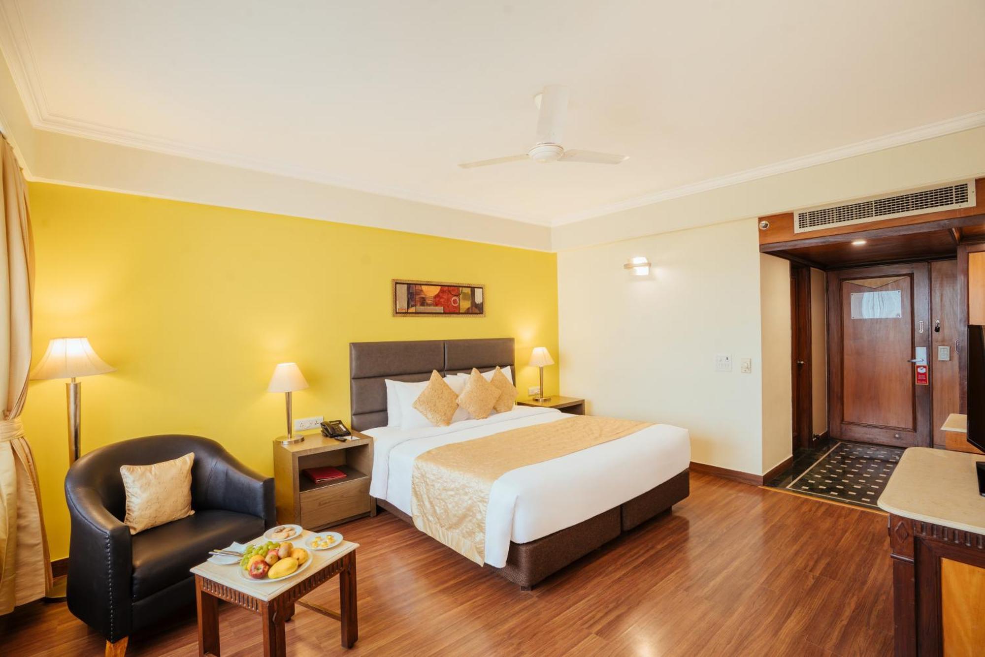 Hotel The Piccadily Lucknow Esterno foto