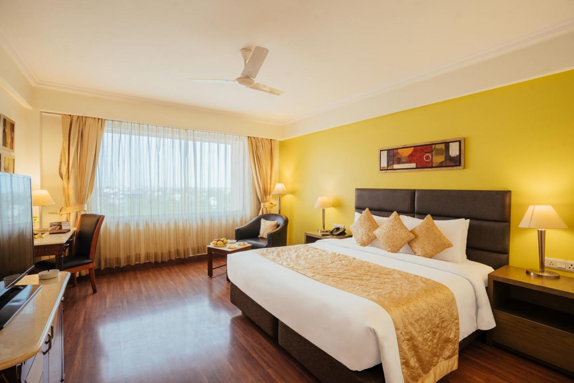 Hotel The Piccadily Lucknow Esterno foto