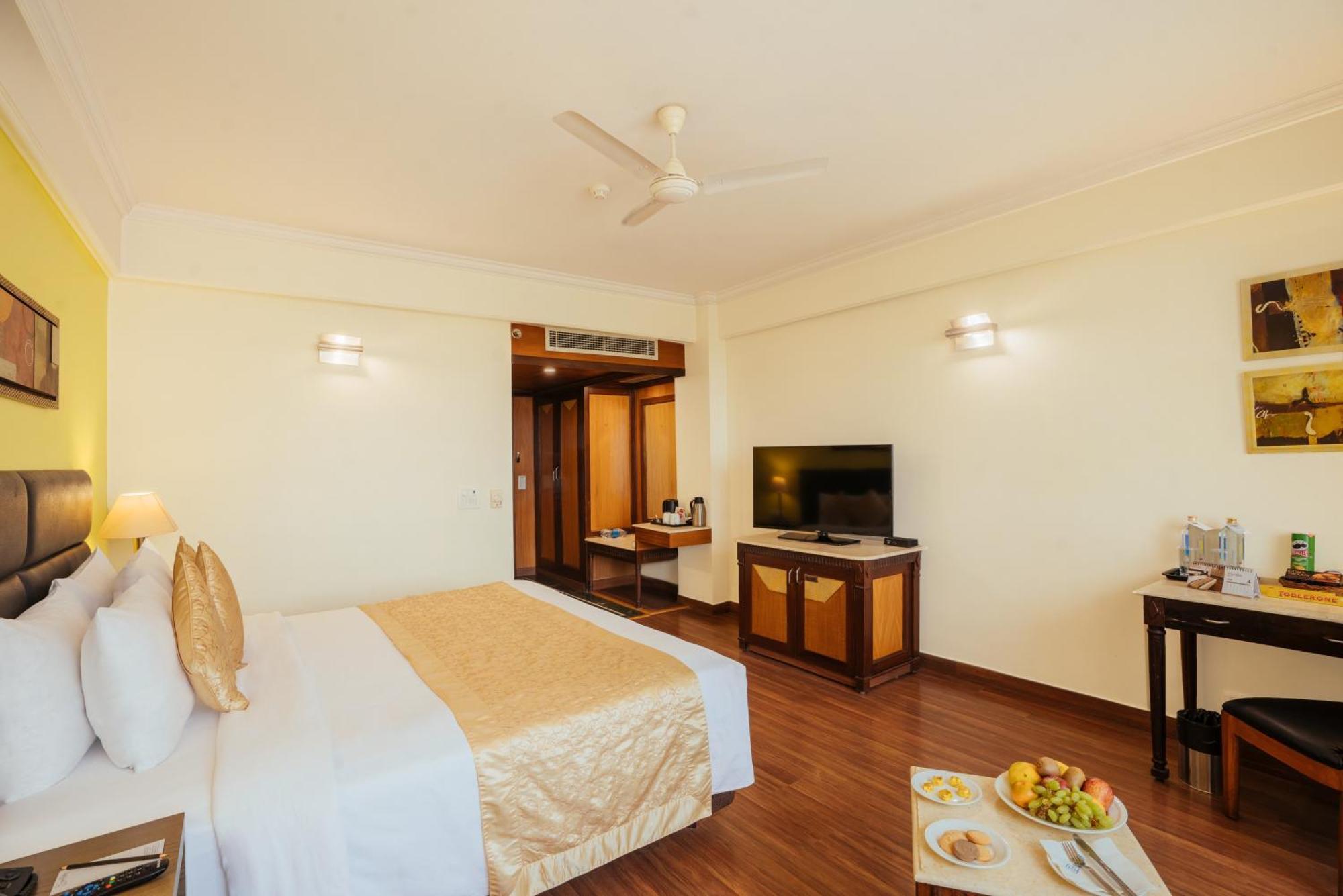Hotel The Piccadily Lucknow Esterno foto